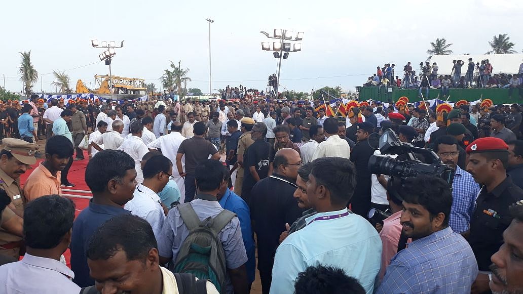 LIVE: मरीना बीच पर अन्ना मेमोरियल के बगल में दफ्न हुए करुणानिधि, नम आंखों से दी चाहने वालों ने आखिरी विदाई
