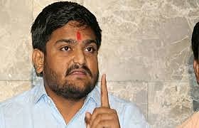 हार्दिक पटेल समेत 9 लोगों की गिरफ्तारी के बाद सूरत में तनाव, समर्थकों ने की तोड़फोड़ और आगजनी
