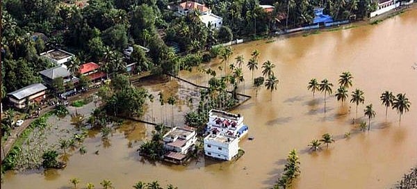 केरल: बारिश और बाढ़ से भीषण तबाही, अब तक 29 की मौत, सेना और नौसेना की टीमें राहत-बचाव के काम में जुटीं