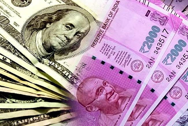 डॉलर के मुकाबले रुपये में फिर रिकॉर्ड गिरावट, 70.20 से  नीचे फिसला रुपया