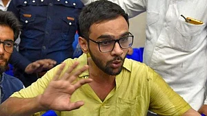 दिल्ली: जेएनयू छात्र नेता उमर खालिद पर हमला करने वाले दो लोग हिरासत में, पूछताछ जारी
