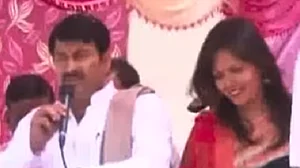 बीजेपी सांसद मनोज तिवारी ने जिस महिला टीचर को सरेआम किया था बेइज़्ज़त, उन्हें मिलेगा बेस्ट टीचर का सम्मान