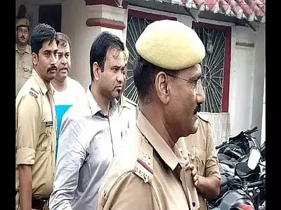 गोरखपुर के डॉक्टर कफील भाई समेत गिरफ्तार,  पुलिस ने लगाया धोखाधड़ी और फर्ज़ीवाड़े का आरोप