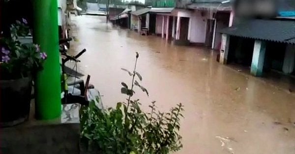 ओडिशा: चक्रवाती तूफान ‘डेई’ के गुजरने के बाद कई इलाकों में भारी बारिश, बाढ़ जैसे बने हालात
