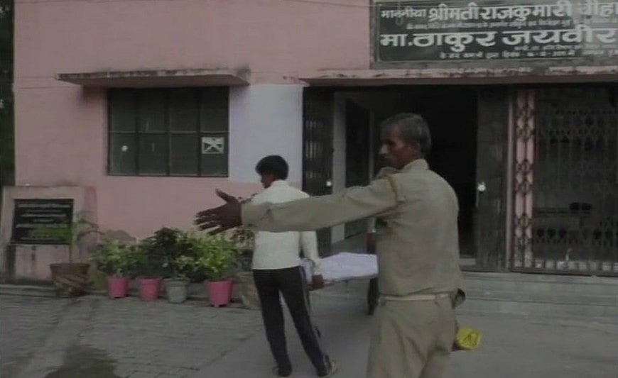 उत्तर प्रदेश: अलीगढ़ में गैंगरेप से आहत नाबालिग लड़की ने किया आत्मदाह,  आरोपी गिरफ्तार