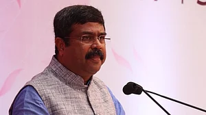 धर्मेंद्र प्रधान की टिप्पणी पर भड़के तमिल सांसद, कांग्रेस अध्यक्ष ने मंत्री का इस्तीफा मांगा