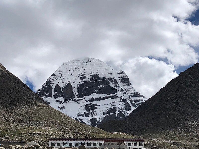  कैलाश मानसरोवर यात्रा: राहुल गांधी ने साझा किया कैलाश पर्वत की छाया में चलने का विनयशील अनुभव