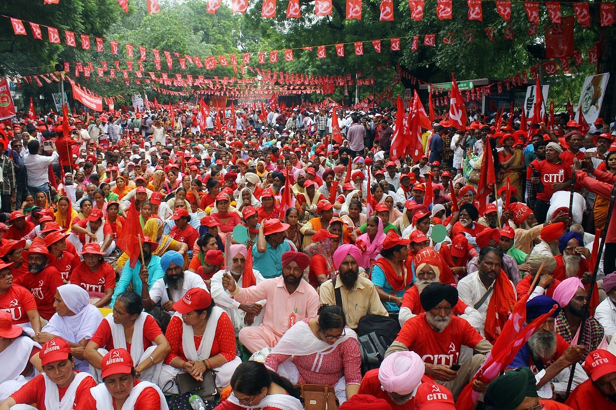 दिल्ली में लाखों किसानों-मजदूरों ने भरी हुंकार, मोदी सरकार नीति बदलो, नहीं तो सरकार बदल देंगे