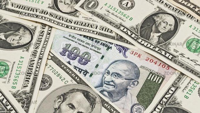 डॉलर के मुकाबले रुपये में ऐतिहासिक गिरावट जारी, 71.56 के नये रिकार्ड स्तर पर पहुंचा