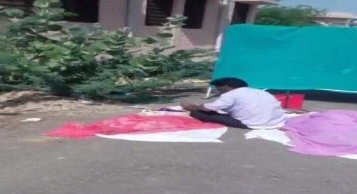 राजस्थानः वसुंधरा सरकार में बीच सड़क पर हुआ दो महिलाओं के शव का पोस्टमॉर्टम, हंगामे के बाद जांच के आदेश