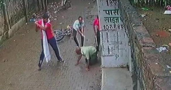 योगीराज में  कानून व्यवस्था पर उठे सवाल, इलाहाबाद में दिनदहाड़े रिटायर्ड दरोगा की पीट-पीटकर हत्या 