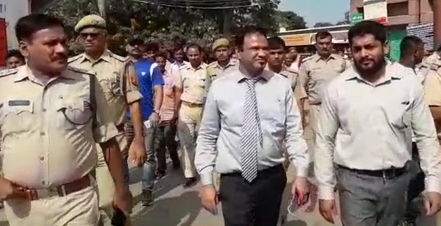 यूपी: बहराइच अस्पताल में बच्चों से मिलने पहुंचे डॉक्टर कफील योगी की पुलिस के हाथों गिरफ्तार, बाद में रिहा