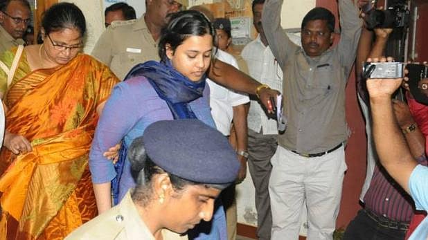 ‘फासिस्ट बीजेपी गवर्नमेंट डाउन-डाउन’ कहने वाली युवती को मिली जमानत, अब पिता को मिल रही धमकी, सियासत तेज़