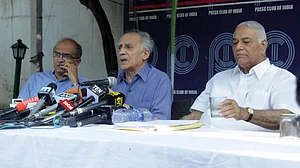 अरुण शौरी और यशवंत सिन्हा का दावा, राफेल घोटाले में मोदी व्यक्तिगत रूप से शामिल