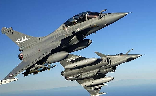  राफेल विमानों की कीमत पर रक्षा मंत्रालय के वरिष्‍ठ अधिकारी ने जताई थी आपत्ति, सीएजी के पास है सबूत!