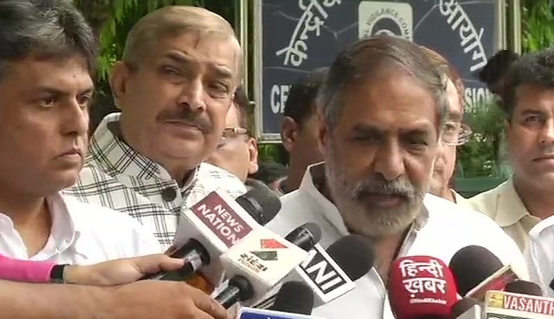 राफेल सौदा: सीवीसी से मिली कांग्रेस, घोटाले के आरोप में की एफआईआर दर्ज करने की मांग