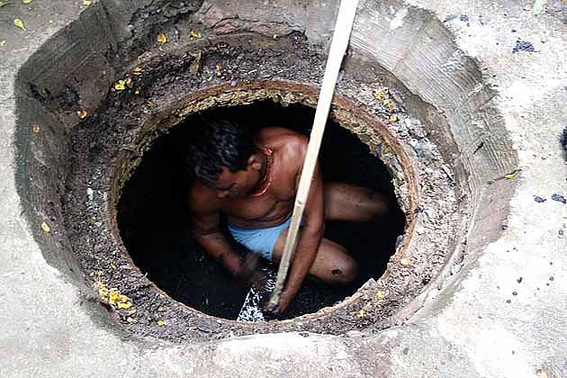 दिल्ली के सीवर टैंक में 5 लोगों की मौत: कानून का उल्लंघन और मूकदर्शक सरकार
