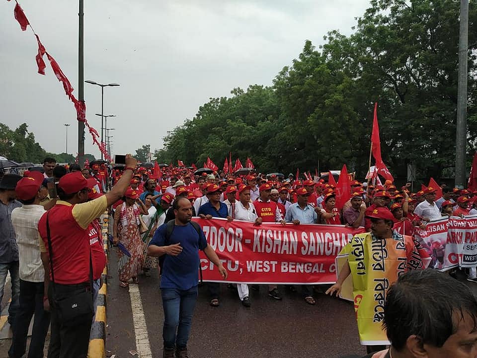 दिल्ली में लाखों किसानों-मजदूरों ने भरी हुंकार, मोदी सरकार नीति बदलो, नहीं तो सरकार बदल देंगे
