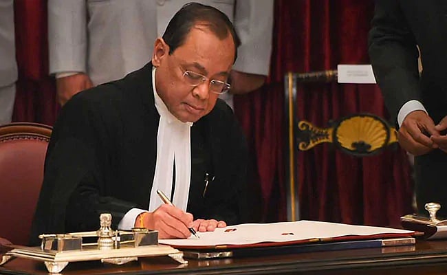 कोर्ट में लंबित मामलों को लेकर सीजेआई गोगोई सजग, ‘वर्किंग डे’ के दौरान जजों की छुट्टियों पर लगाया ‘बैन’