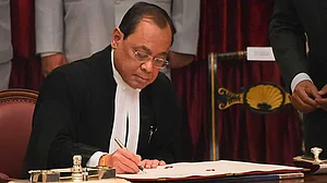 कोर्ट में लंबित मामलों को लेकर सीजेआई गोगोई सजग, ‘वर्किंग डे’ के दौरान जजों की छुट्टियों पर लगाया ‘बैन’