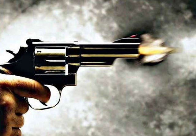 उत्तर प्रदेश: लखनऊ में बेखौफ बदमाशों ने मंदिर के महंत को मारी गोली, गंभीर हालत में अस्पताल में भर्ती