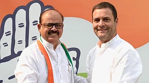 शरद पवार का साथ छोड़ तारिक अनवर ने थामा कांग्रेस का हाथ, राहुल गांधी ने किया स्वागत