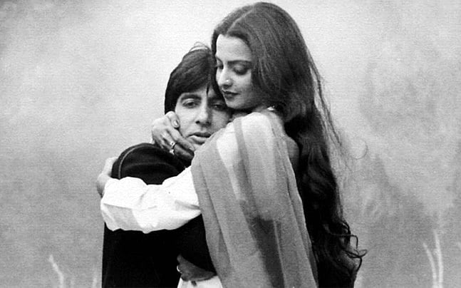 जन्मदिन विशेष: खूबसूरती एक राज है, तन्हाई उनके साथ है, और एक नदी की तरह बहती जा रही हैं रेखा
