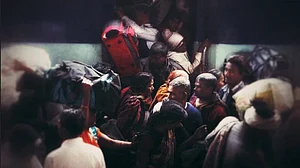 गुजरातः बाहरी मजदूरों के पलायन पर चैंबर ऑफ कॉमर्स ने जताई चिंता, उद्योगों को हो सकता है भारी नुकसान