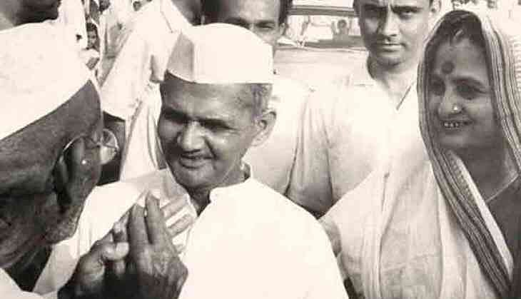 जन्मदिन विशेष: लाल बहादुर शास्त्री ने गांधी जी के पदचिन्हों पर चलकर भारत निर्माण में निभाई थी बड़ी भूमिका