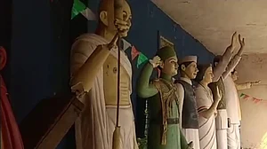 आंध्र प्रदेश: विशाखापट्टनम में तोड़ी गई गांधी की प्रतिमा, बापू की मूर्तियों पर क्यों बढ़े हमले?