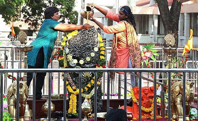 राम पुनियानी का लेखः आखिर महिलाएं ही क्यों कर रही हैं सबरीमाला में महिलाओं के प्रवेश का विरोध !