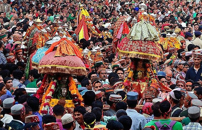 हिमाचल प्रदेशः कुल्लू में परंपरागत दशहरा उत्सव का हुआ समापन, अपने-अपने स्थानों पर लौटे 225 देवी-देवता