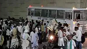 दिल्ली-यूपी बॉर्डर पर जमे किसान बुधवार सुबह फिर से करेंगे दिल्ली कूच, रैपिड एक्शन फोर्स बुलाई गई