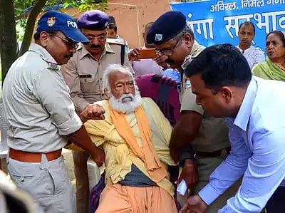 गंगा के लिए 111 दिनों से आमरण अनशन कर रहे स्वामी सानंद का निधन, पत्र का जवाब तक नहीं दिया पीएम मोदी ने