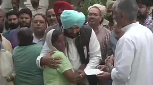 अमृतसर रेल हादसाः पंजाब के मंत्री नवजोत सिद्धू का बड़ा ऐलान, अनाथ हुए बच्चों को लेंगे गोद