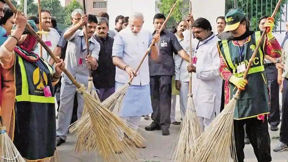केंद्र सरकार का स्वच्छ भारत अभियान कागज़ी: संसदीय समिति की टिप्पणी, सीएजी ने भी उठाए सवाल