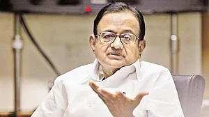 मोदी सरकार पर पी चिदंबरम का हमला, कहा, सरकार हताश होकर अर्थव्यवस्था से जुड़े तथ्यों को छिपा रही है
