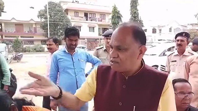 झारखंड: शहर की साफ-सफाई पर सवाल पूछने पर भड़के  बीजेपी के मंत्री, सबके सामने पत्रकार को किया अपमानित