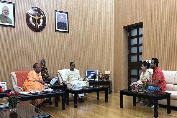 लखनऊ: सीएम योगी से मिलीं विवेक तिवारी की पत्नी, दूसरी एफआईआर में आरोपियों के नाम दर्ज,  पता अब भी गायब