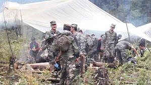 एक बार फिर भारत में घुसा ड्रैगन, चीनी सैनिकों ने अरुणाचल में गाड़ा टेंट, लद्दाख में घुसाया हेलिकॉप्टर