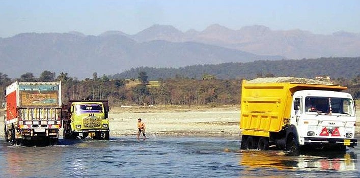बीजेपी शासित राज्यों में खनन जारी है, सारी रेत सरकारी है :  खुलेआम हो रही है नदियों-पहाड़ों की हत्या
