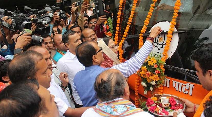 जन आशीर्वाद यात्रा के रास्ते में जब सत्ता विरोधी लहर के झोंके आए तब  लौटकर ‘मामा’ घर को आए