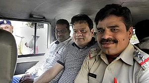 महाराष्ट्रः जेल में बंद दाऊद के भाई की आवभगत में बिरयानी और सिगरेट का हुआ इंतेजाम, 5 पुलिकसर्मी सस्पेंड