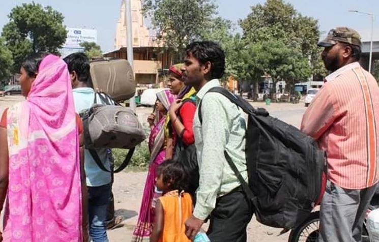  गुजरात में  हिंदी भाषी कामगार और मजदूर खतरे में,  सैकड़ों का पलायन, धमकाने वालों की धरपकड़ जारी