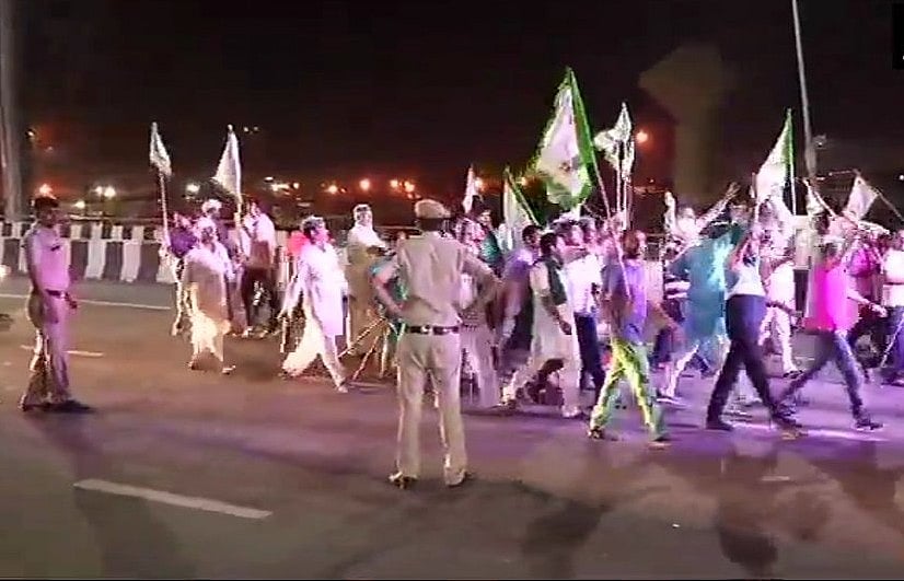  किसानों के तेवरों से डरी केंद्र सरकार,  खोलना पड़े दिल्ली के दरवाज़े, 7 मांगें पूरी होने पर किसान यात्रा खत्म