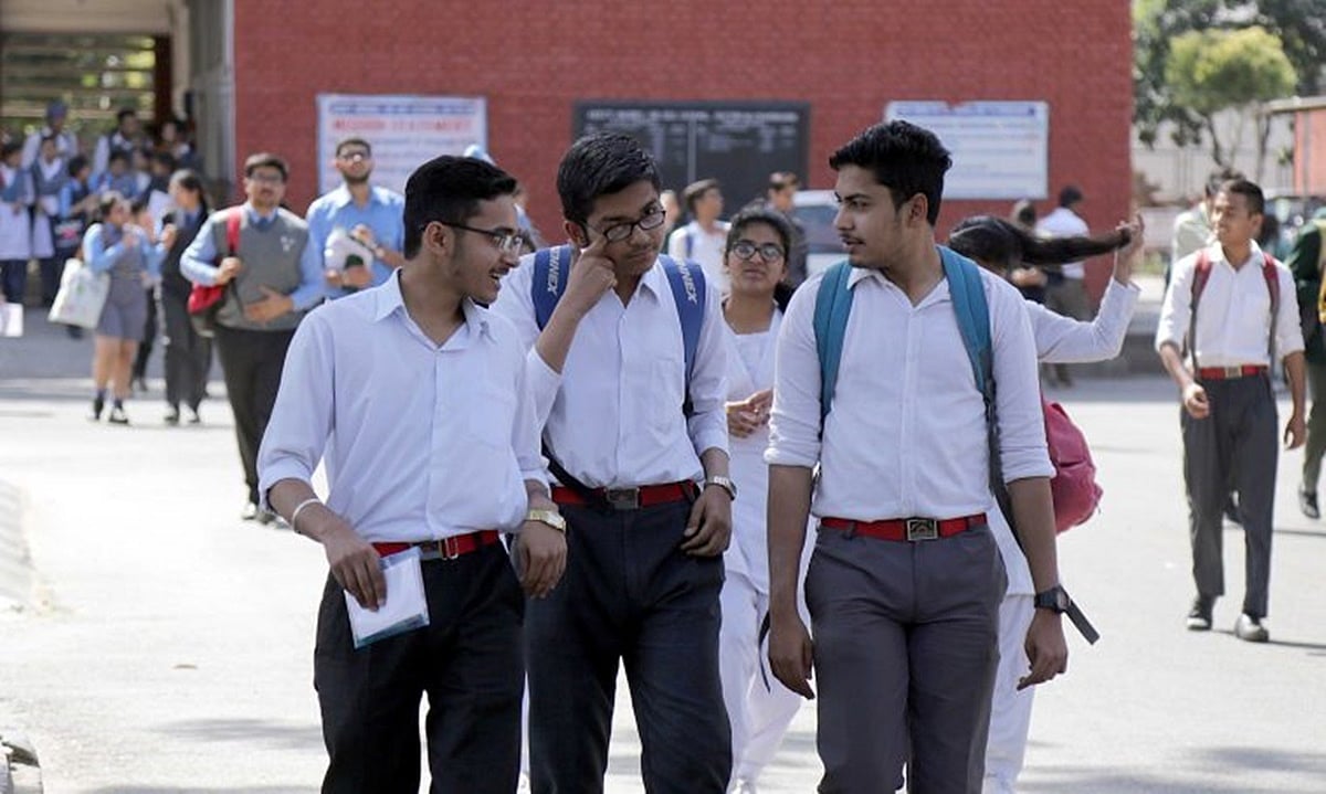सीबीएसई ने आसान किए 10वीं में पास होने के नियम, अगले साल की बोर्ड परीक्षा में होगा छात्रों को फायदा