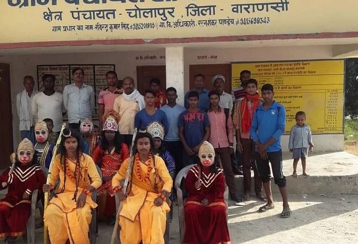 पीएम के संसदीय क्षेत्र में श्रीराम को आया चक्कर और होने लगीं उल्टियां, सफाई की मांग लेकर धरने पर बैठे  देव