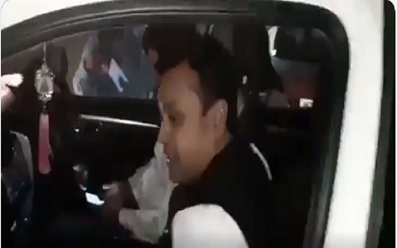 वीडियोः महिलाओं पर मोदी का गुणगान कर रहे थे पात्रा, अकबर का नाम सुनते ही सूखा गला, पत्रकार से जान छुड़ाकर भागे