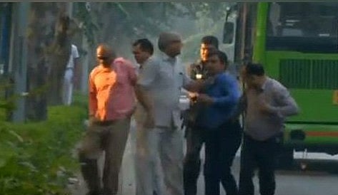 आलोक वर्मा के दो सुरक्षा अधिकारियों को दिल्ली पुलिस ने हटाया, आईबी की जासूसी का किया था पर्दाफाश