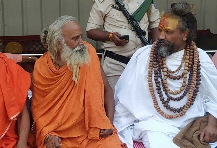शिवराज के गौ मंत्रालय बनाने के शिगूफे पर बिफरे साधु-संत,  कंप्यूटर बाबा ने दिया दर्जा मंत्री पद से इस्तीफा